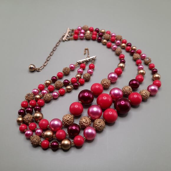 Vintage 1950s Red Pink Gold Beaded Necklace, Three Strands, Gold Tone, 15 Inch - Picture 10 of 11